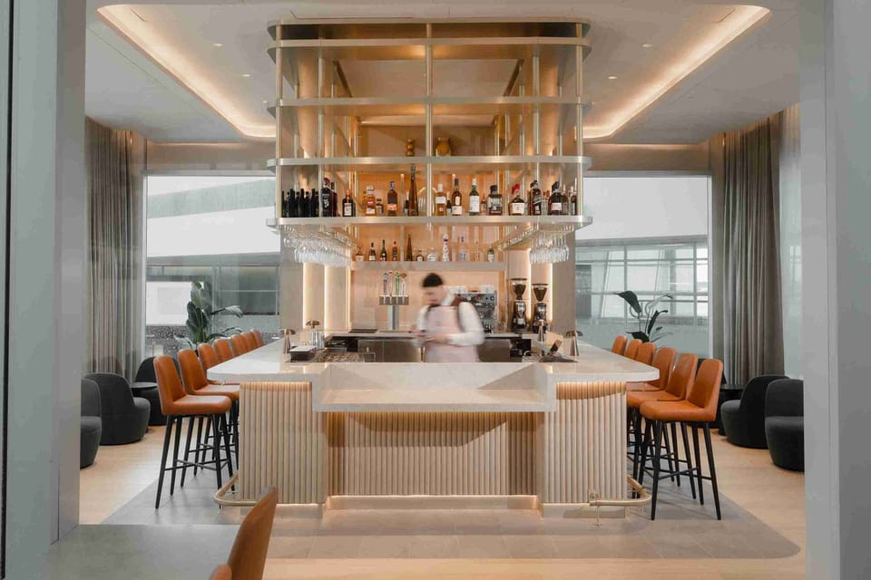 Bar and seating at the Plaza Premium Lounge in Terminal D at Dallas Fort Worth Airport (DFW)