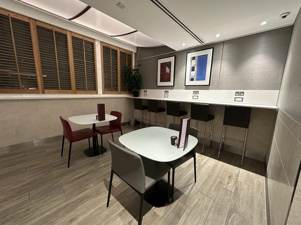 American Airlines Arrivals Lounge – Heathrow Airport (LHR), Terminal 3 – seating area