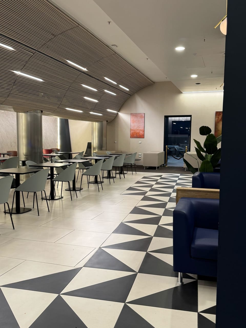 Pearl Lounge – Naples Airport (NAP), Terminal 1