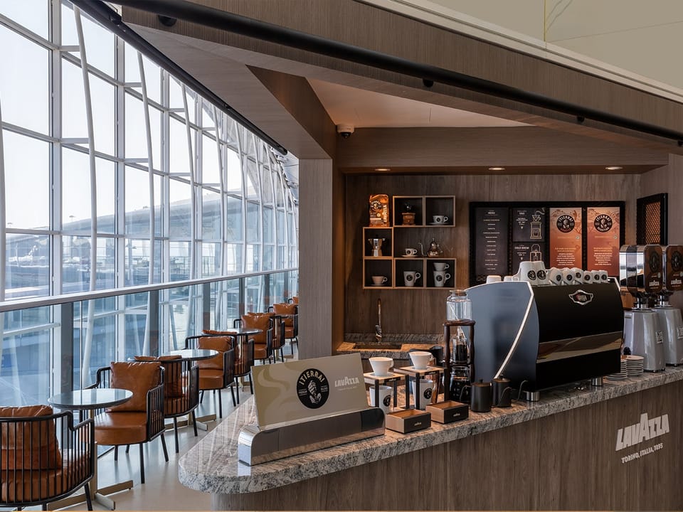 Plaza Premium Lounge (near Gate 60) – Hong Kong Airport (HKG), Terminal 1