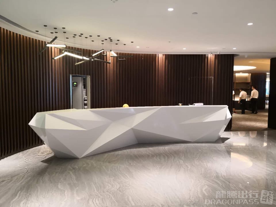 Premium Lounge (T2 International) – Guangzhou Baiyun Airport (CAN), Terminal 2 – reception and entrance