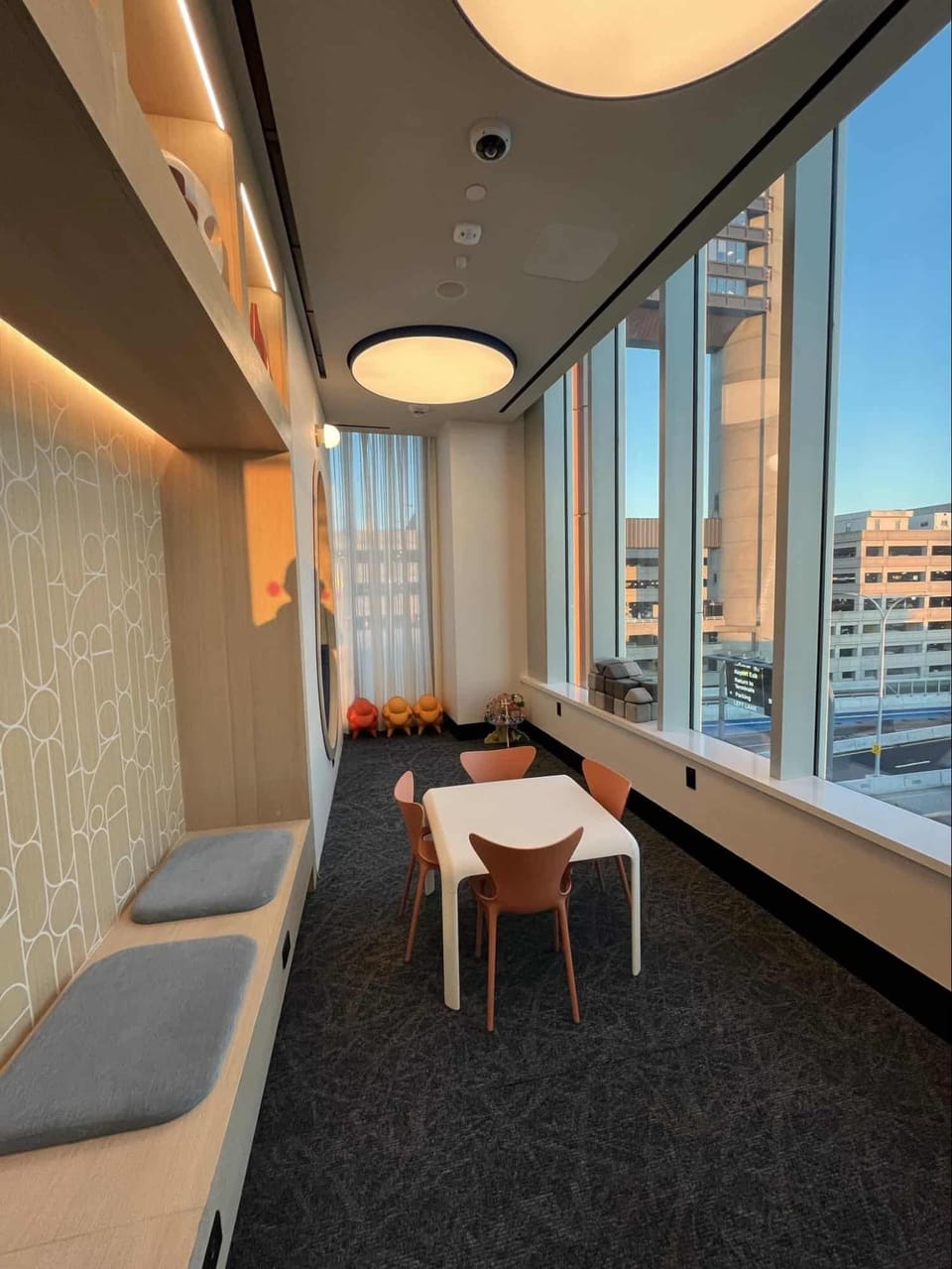 Chase Sapphire Lounge by The Club – Boston Logan Airport (BOS), Terminal B – lounge interior