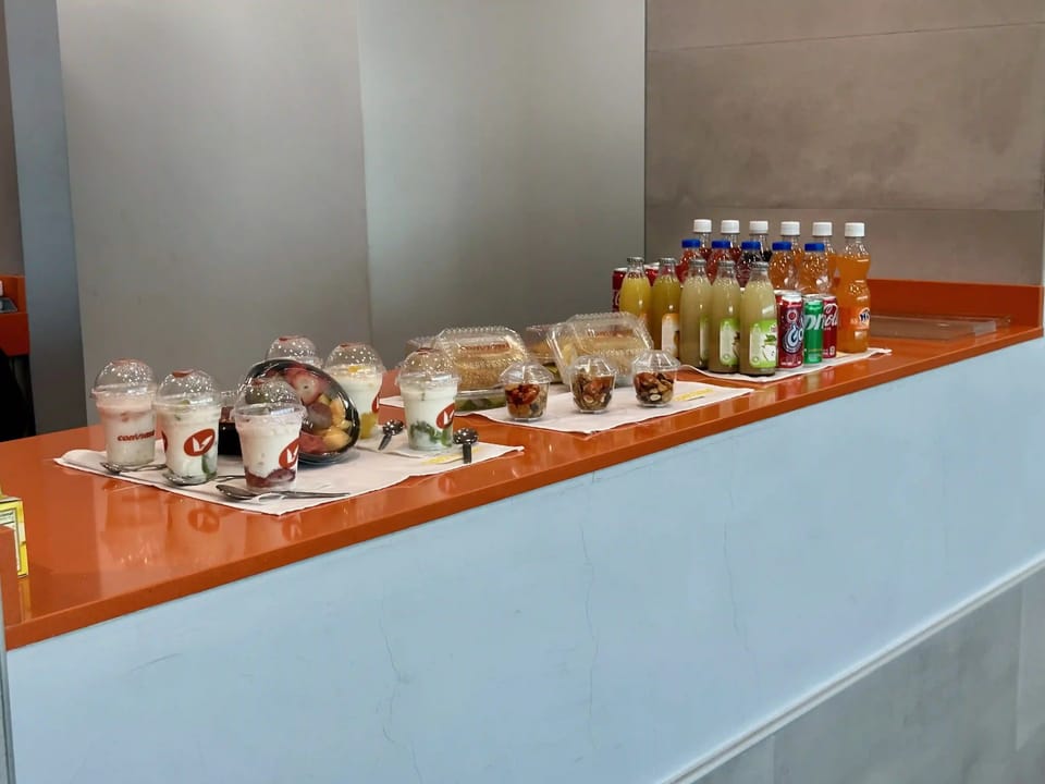 Conviasa Salon VIP – Caracas Airport (CCS) – dining area