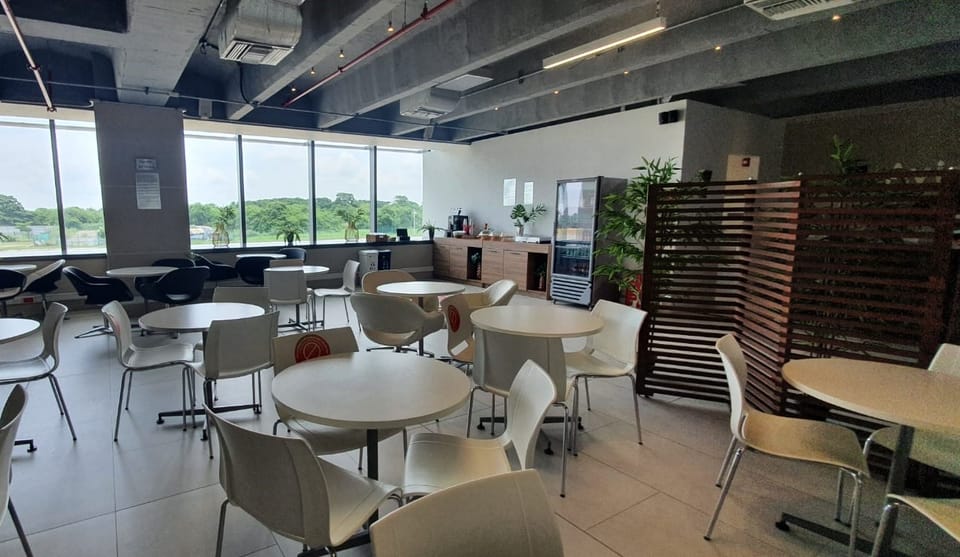 Avianca VIP Lounge – Barranquilla Ernesto Cortissoz Intl (BAQ), Main Terminal – dining room