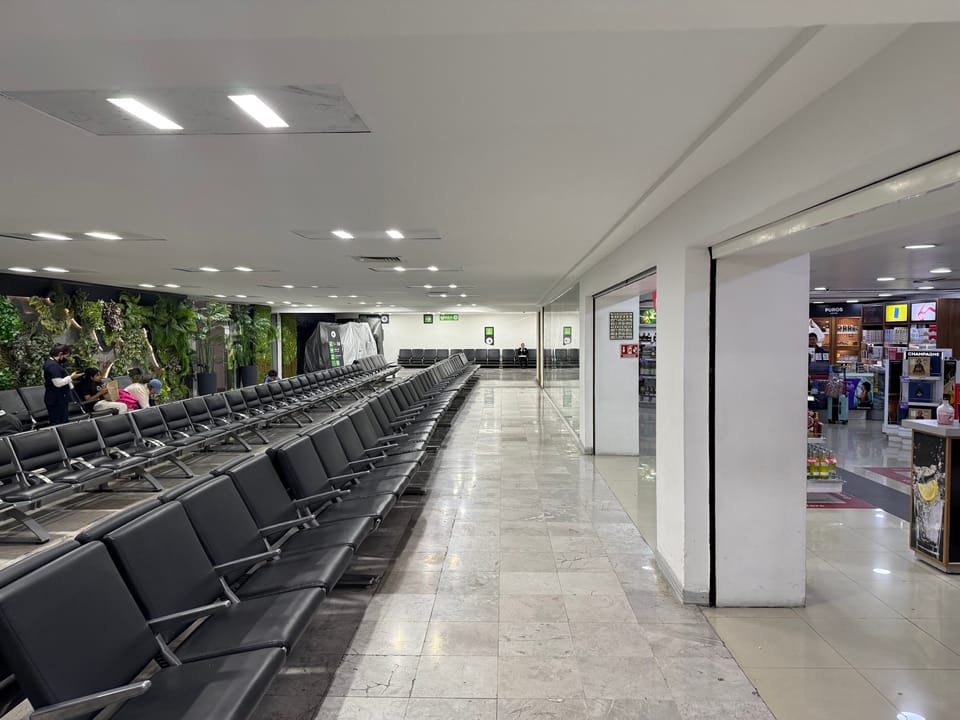 American Airlines Admirals Club – Mexico City Airport (MEX), International Departure Terminal 1