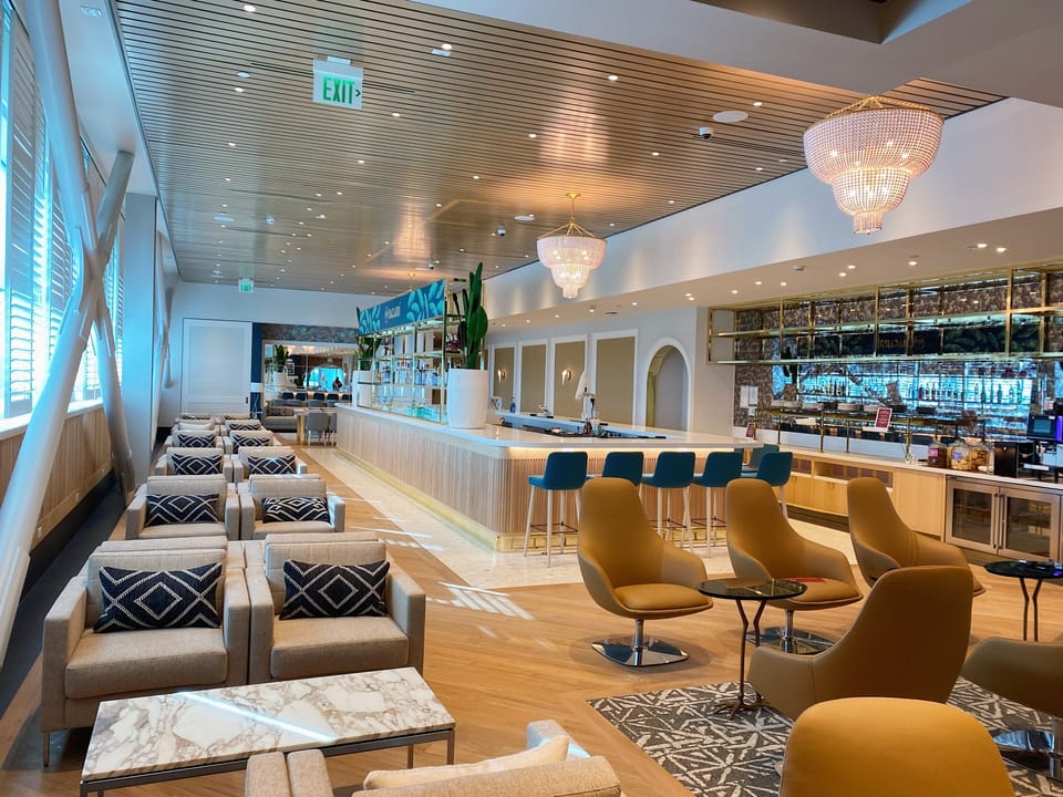 Primeclass Lounge – Bermuda Airport (BDA), International Terminal – lounge interior