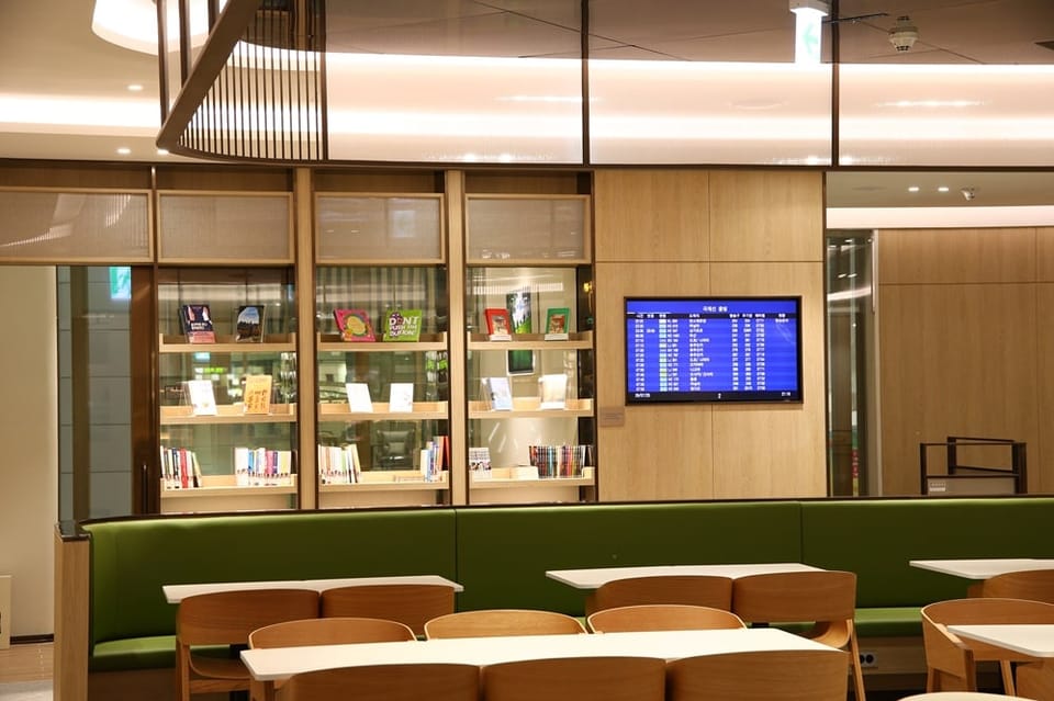 Sky Hub Lounge (Terminal 2 East) – Seoul Incheon Airport (ICN), Terminal 2