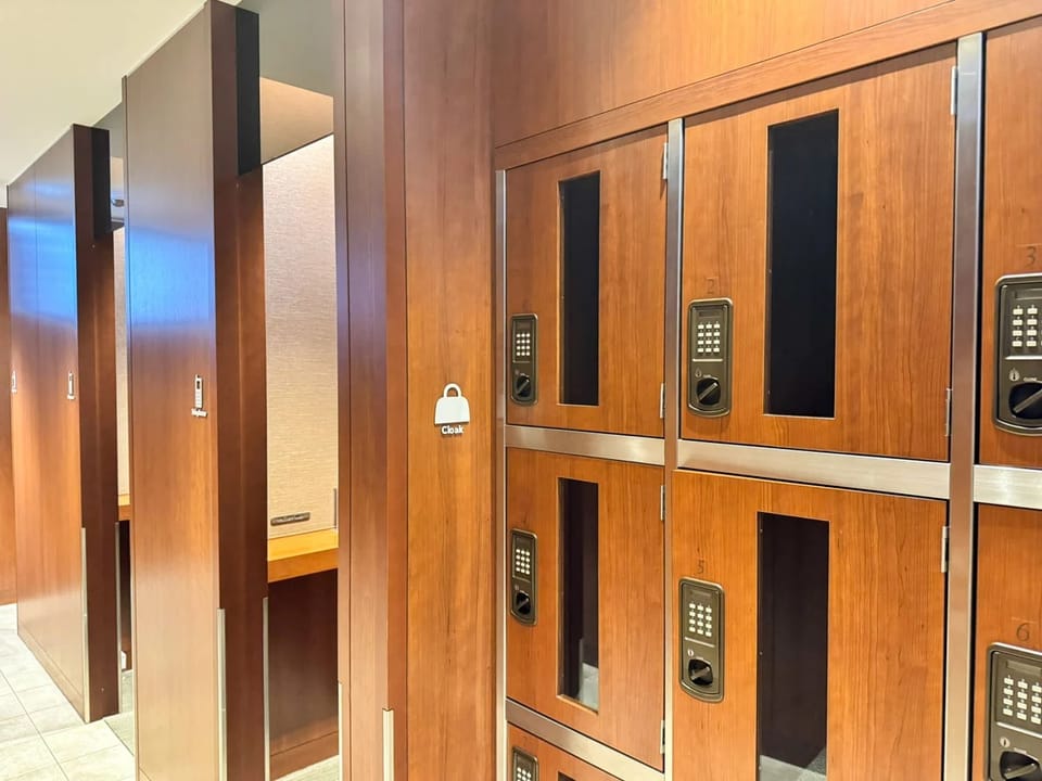 Japan Airlines Sakura Lounge – Naha Airport (OKA), Domestic Terminal – lounge interior