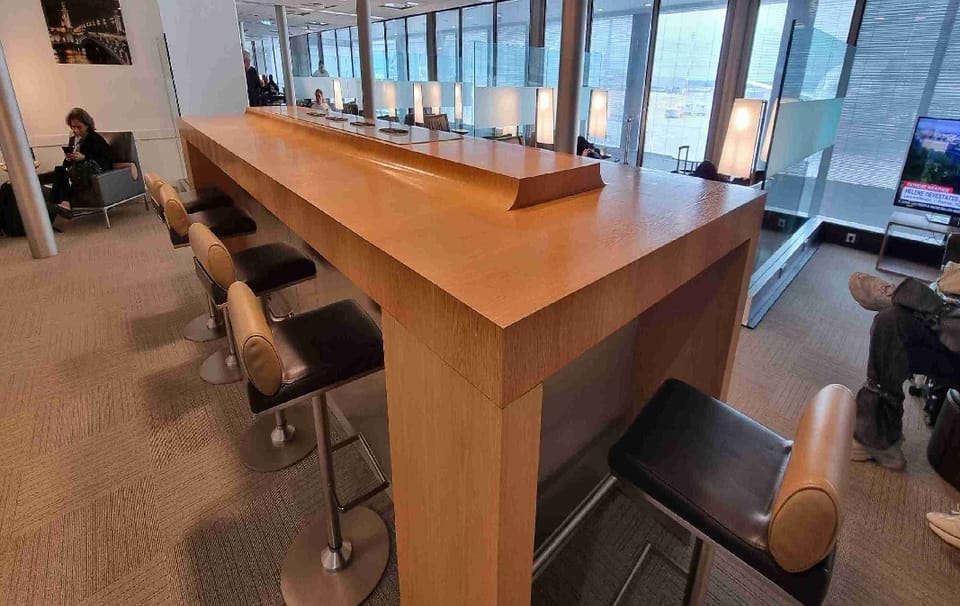 Salon Paris – Paris Charles de Gaulle Airport (CDG), Terminal 2C – seating area