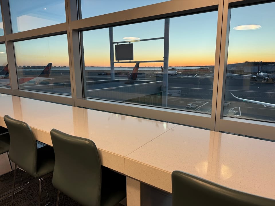 Delta Sky Club (Concourse B) – John F. Kennedy Airport (JFK), Terminal 4 – seating area