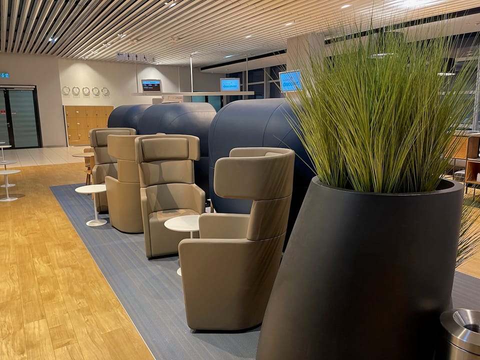 Lufthansa Bistro Lounge C14 – Frankfurt Airport (FRA), Terminal 1, Concourse C - Non Schengen – lounge interior