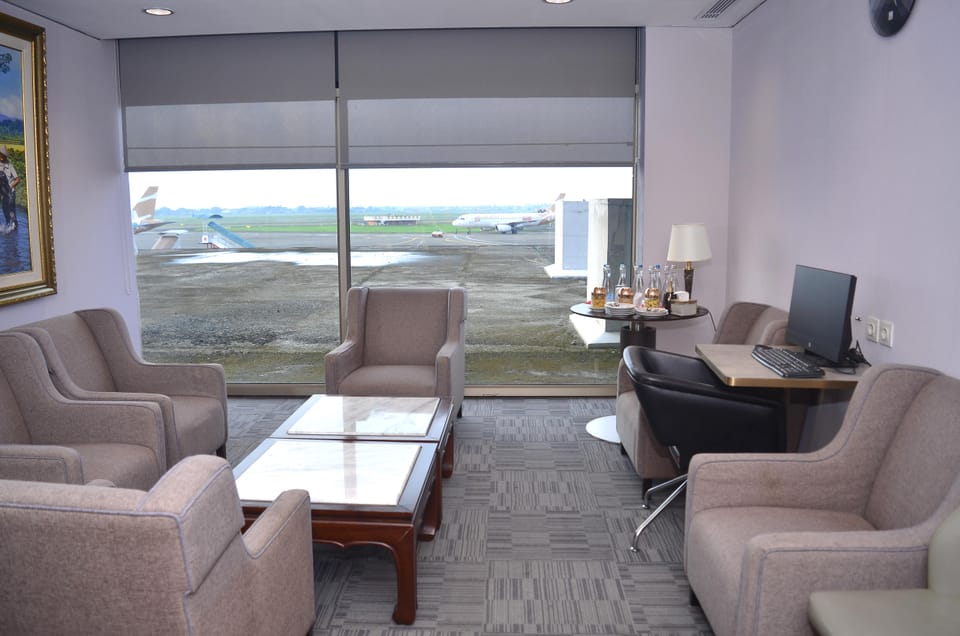 Saphire Lounge(International) – Jakarta Soekarno-Hatta Airport (CGK), Terminal 2-Concourse D – seating area