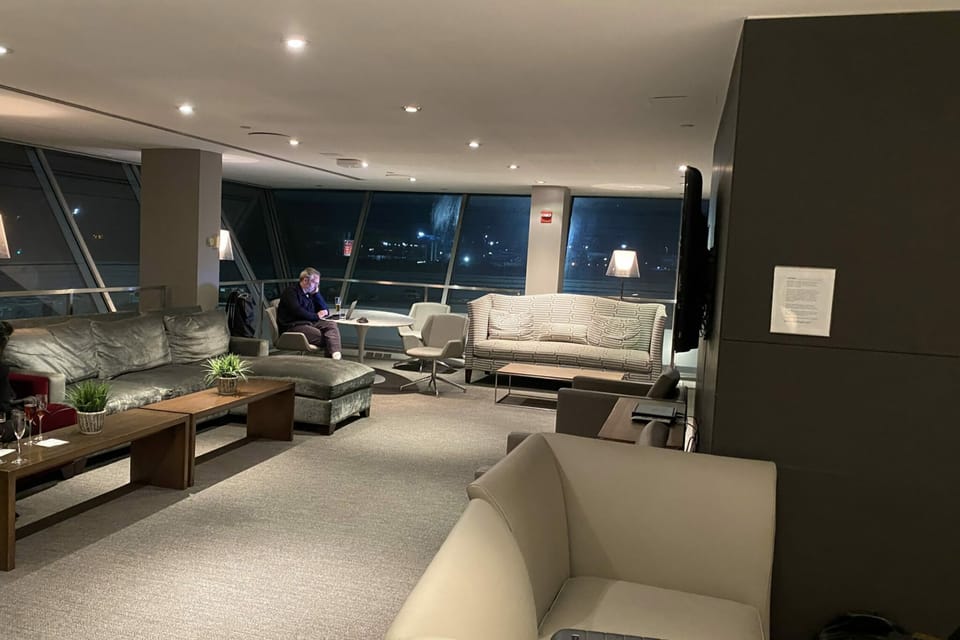 Aer Lingus Lounge – John F. Kennedy Airport (JFK), Terminal 7 – seating area