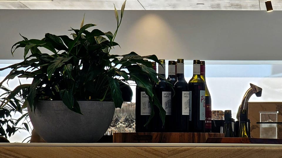 The Qantas Club (Domestic) – Adelaide Airport (ADL), Terminal 1 – lounge interior