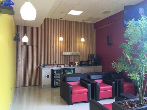 Salon Pacific Club La Serena – La Serena Airport (LSC), Main Terminal