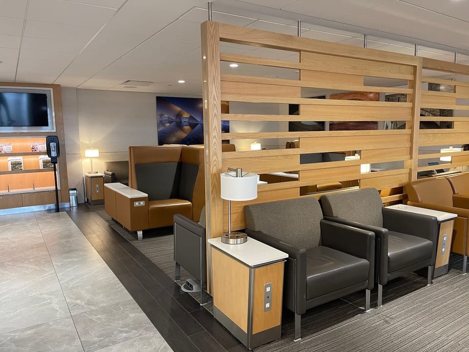 American Airlines Admirals Club – Pittsburgh Airport (PIT), Main Terminal – lounge interior
