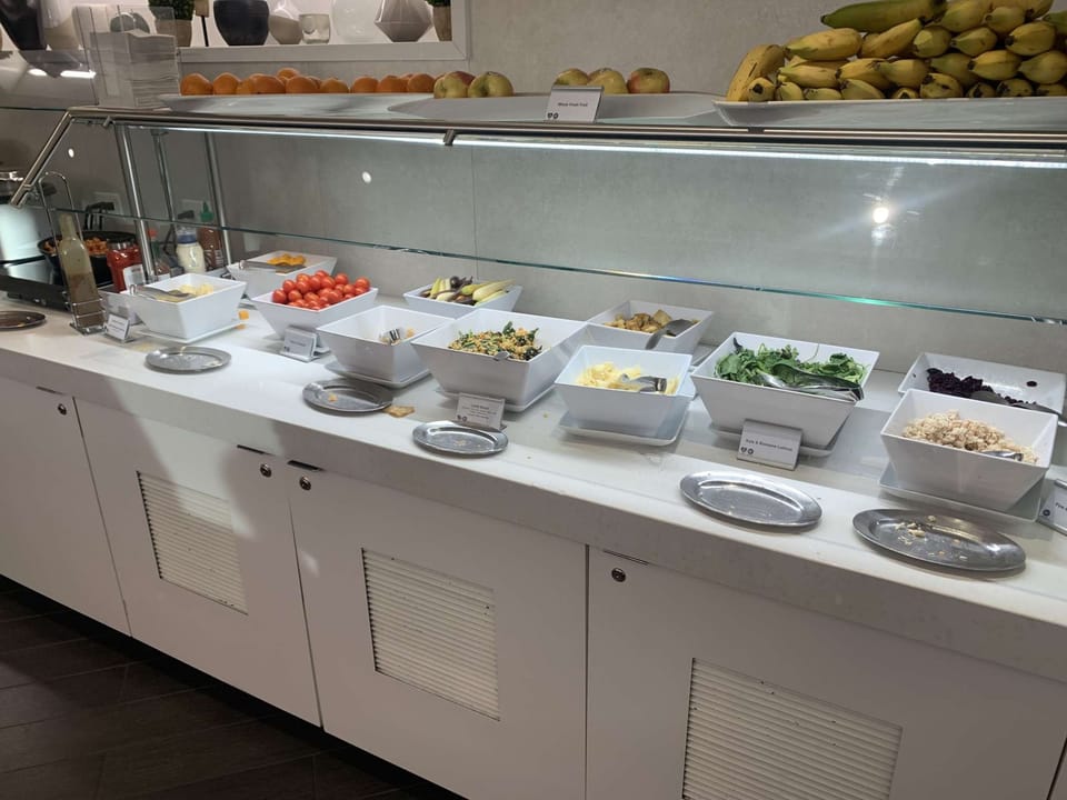 American Airlines Admirals Club - Concourse B – Charlotte Douglas Airport (CLT), Main Terminal – dining area