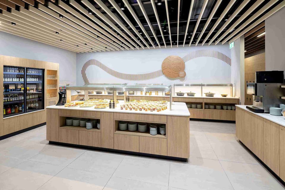 Hugo Junkers Lounge – Düsseldorf Airport (DUS), Terminal B – dining room