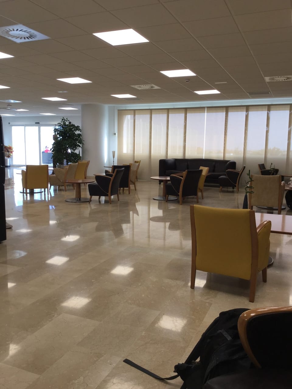 Guacimeta Lounge – Lanzarote Airport (ACE), Terminal 1, 1st floor – lounge interior