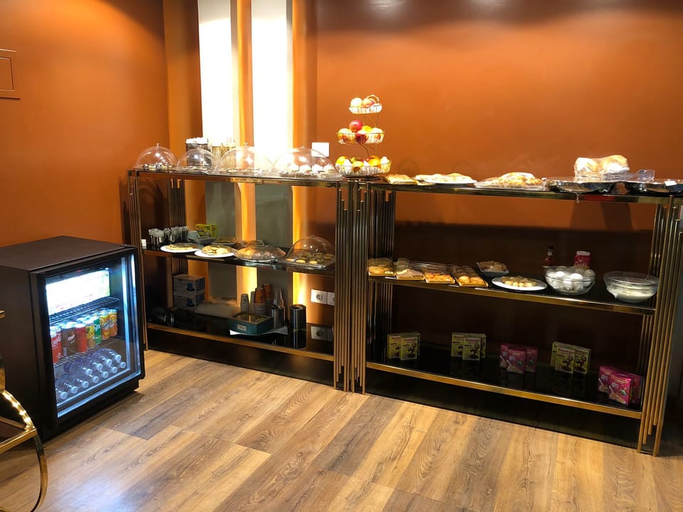 Pearl Lounge (International) – Luxor Airport (LXR), Main Terminal – dining room