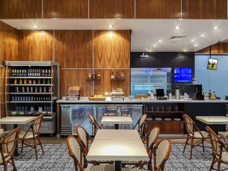 VIP lounge by MERA Domestic – Cancún Airport (CUN), Terminal 2 – dining room