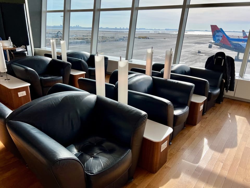 Lufthansa Senator Lounge – John F. Kennedy Airport (JFK), Terminal 1 – seating area