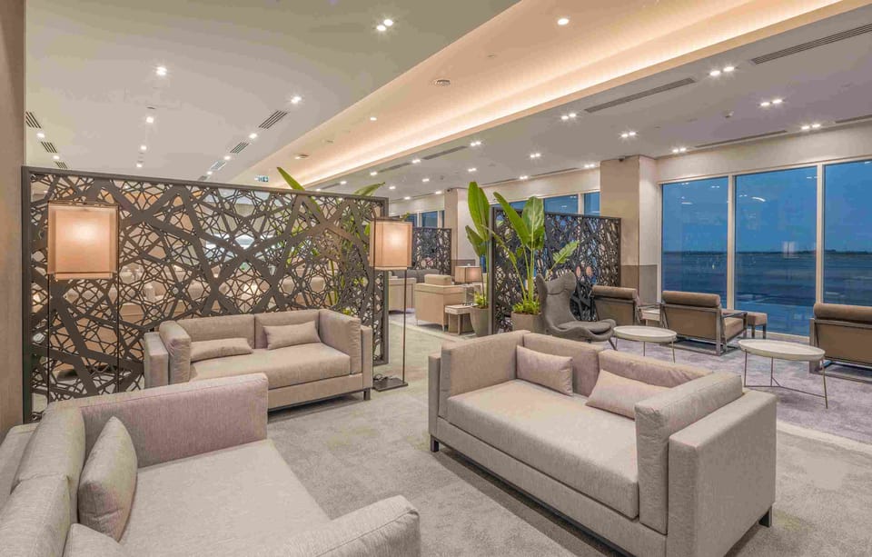 The Lounge – Sharjah Airport (SHJ), Terminal 1 – seating area