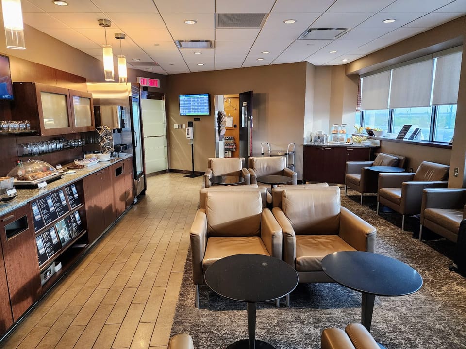 Air Canada Maple Leaf Lounge – Airport (YQR) (YQR)