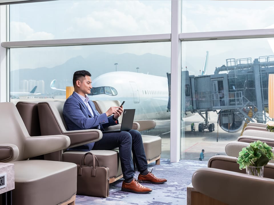Plaza Premium Lounge (Near Gate 35) – Hong Kong Airport (HKG), Terminal 1 – seating area