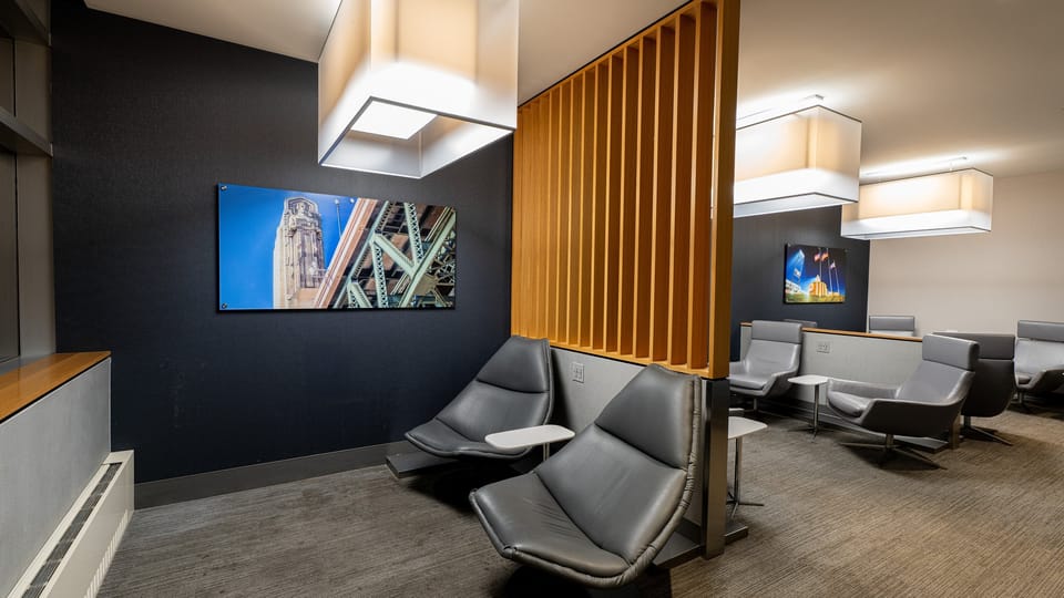 The Club – Cleveland Airport (CLE), Concourse B – lounge interior