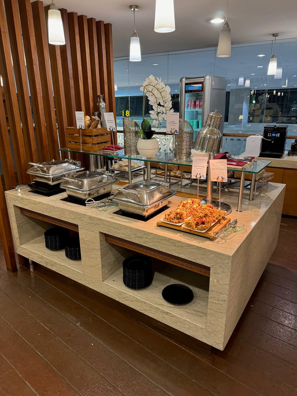 Garuda Indonesia Business Class Lounge Cgk Terminal 3 – Jakarta Soekarno-Hatta Airport (CGK) – dining area