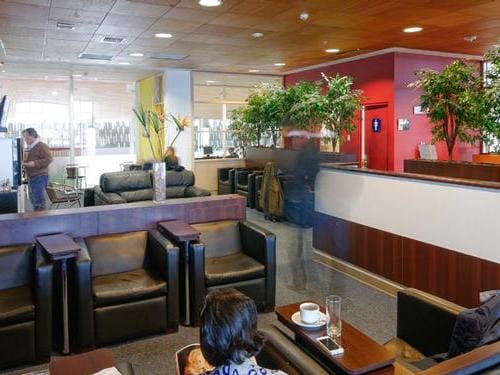 Salon Pacific Club Puerto Montt – Puerto Montt Airport (PMC), Main Terminal