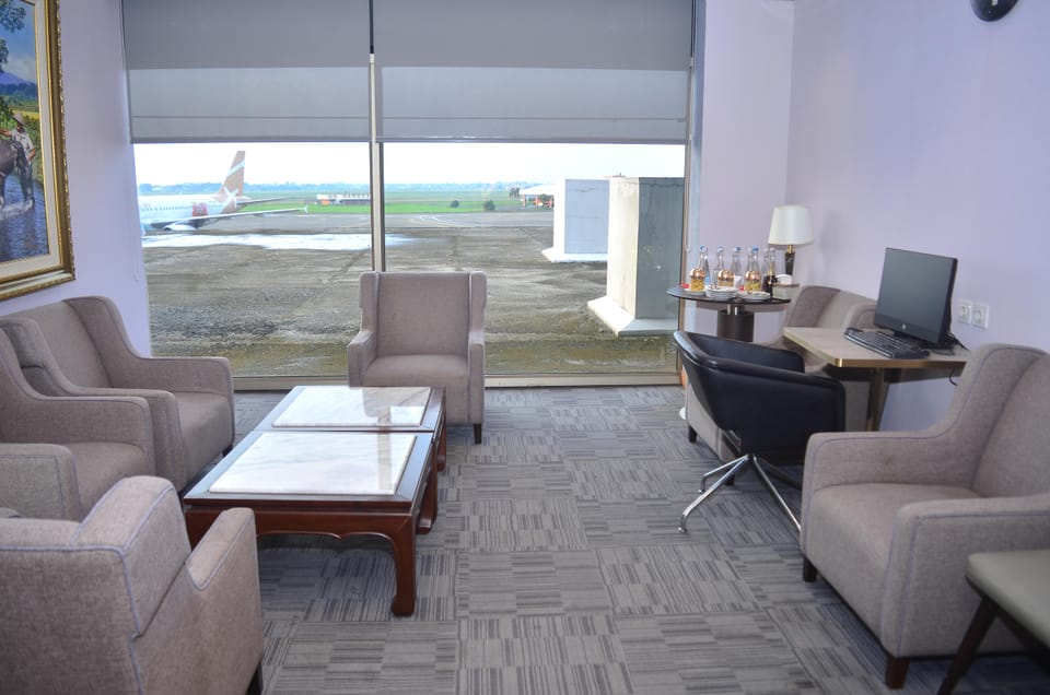 Saphire Lounge(International) – Jakarta Soekarno-Hatta Airport (CGK), Terminal 2-Concourse D – seating area