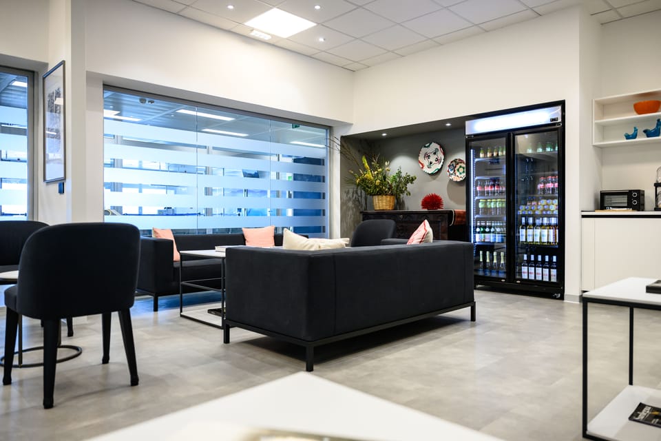 Club Lounge – Airport (AHO) (AHO), Main Terminal