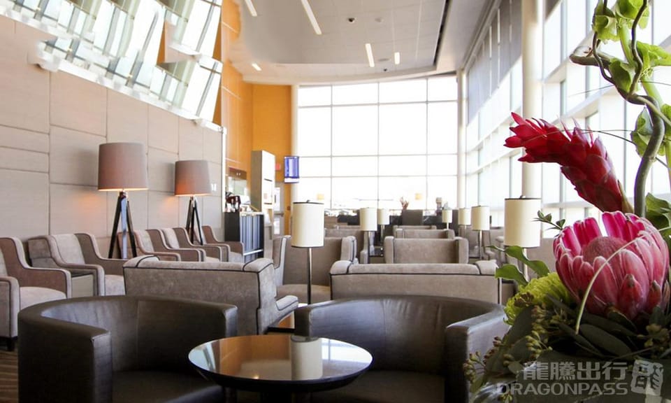 Plaza Premium Lounge (US Transborder) – Edmonton Airport (YEG), Main Terminal – seating area