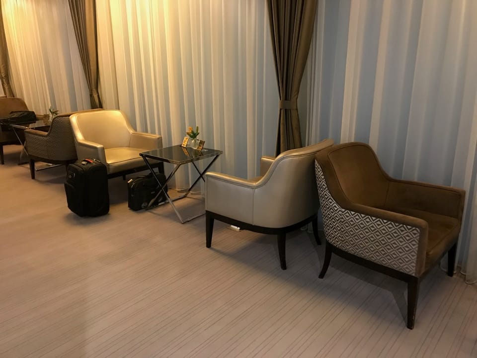 Petra Lounge (Airport Transit Hotel) – Amman Queen Alia Airport (AMM) – seating area