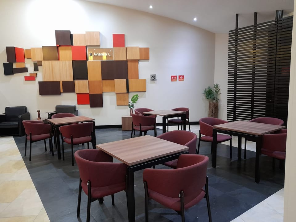 Avianca VIP Lounge – Cali Airport (CLO), Domestic Terminal – dining room