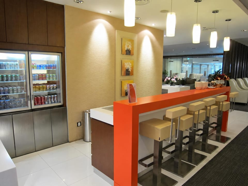 SATS Premier Lounge (T1) – Singapore Changi Airport (SIN), Terminal 1 – bar