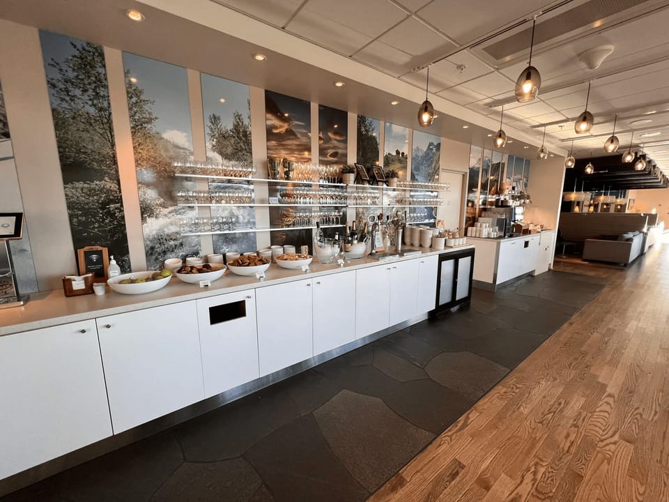 OSL Lounge (International Terminal) – Oslo Airport (OSL), International Terminal – dining area