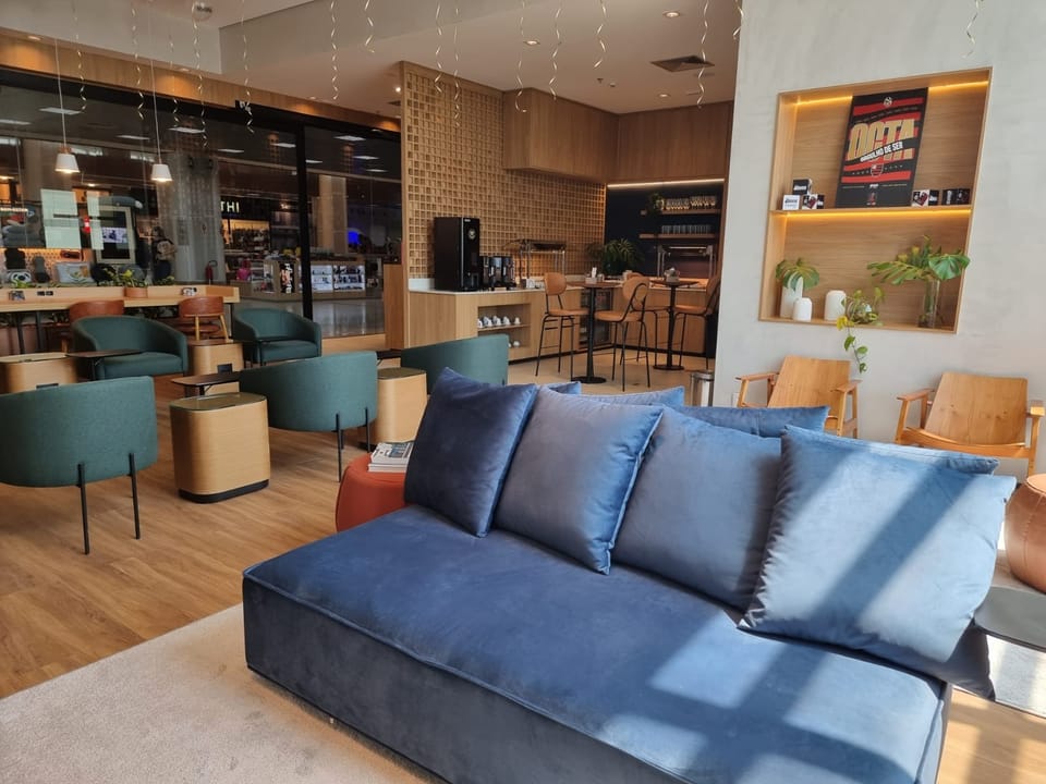 Coworking - Latitude – Rio de Janeiro Santos Dumont Airport (SDU), Terminal 2 – seating area
