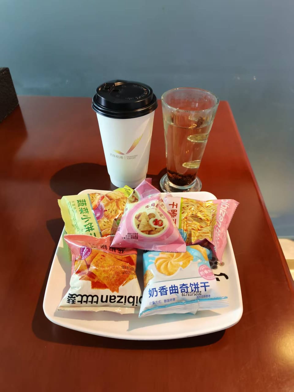 Light Meal and Coffee Lounge Area (Main Terminal Domestic) – Dandong Langtou Airport (DDG), Main Terminal – food and drinks