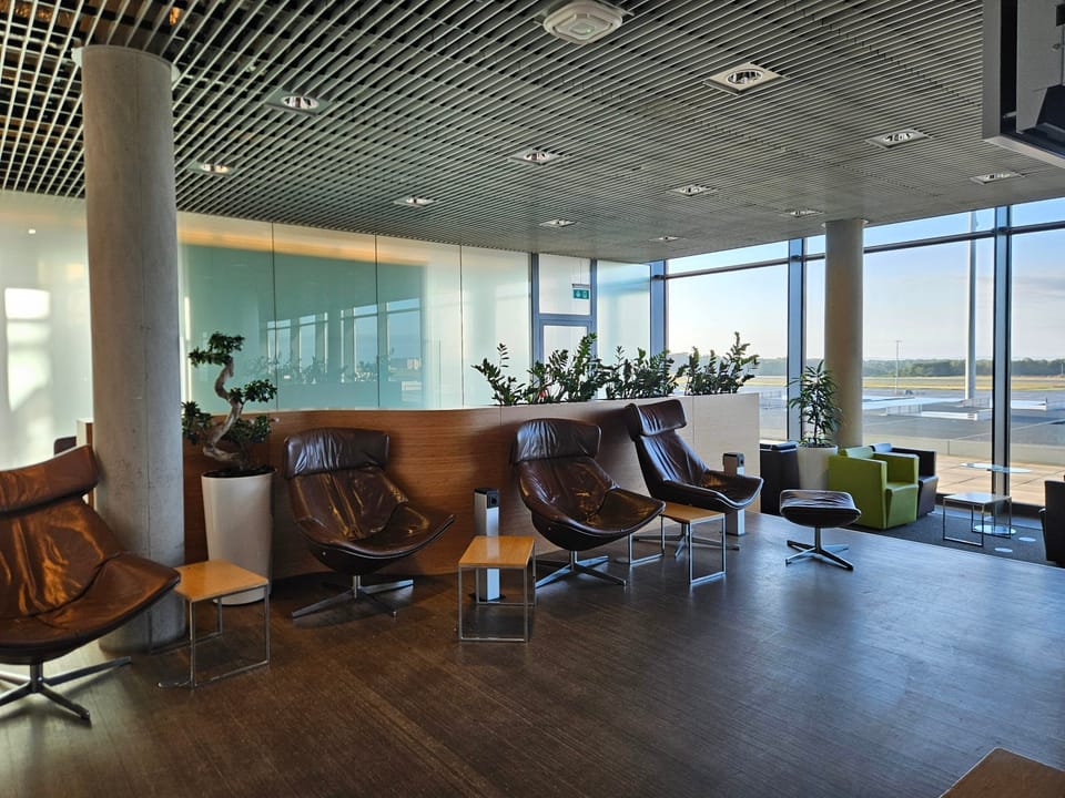 The Lounge by Luxair – Luxembourg Airport (LUX) – lounge interior