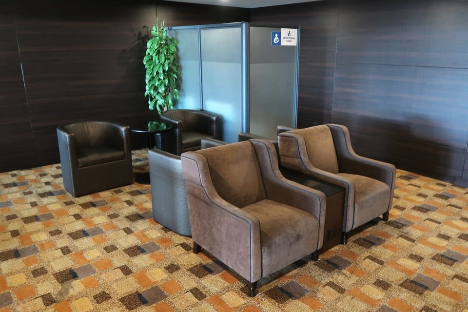Leeli Lounge – Malé Airport (MLE) – seating area