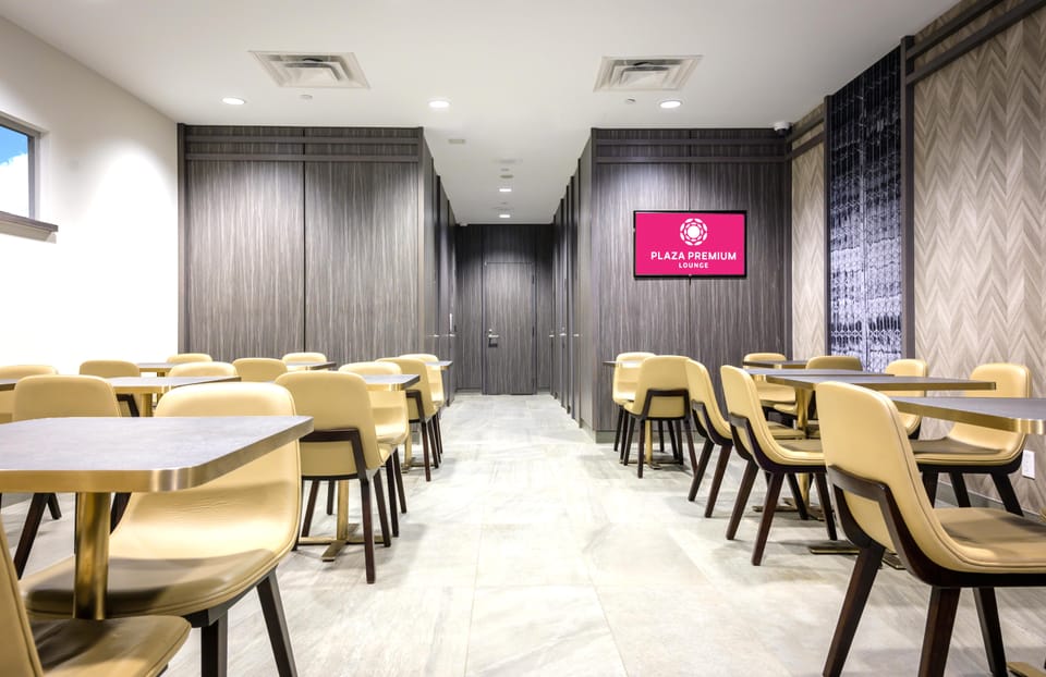 Plaza Premium Lounge (US Transborder, Terminal 1) – Toronto Pearson Airport (YYZ), Terminal 1 – dining room