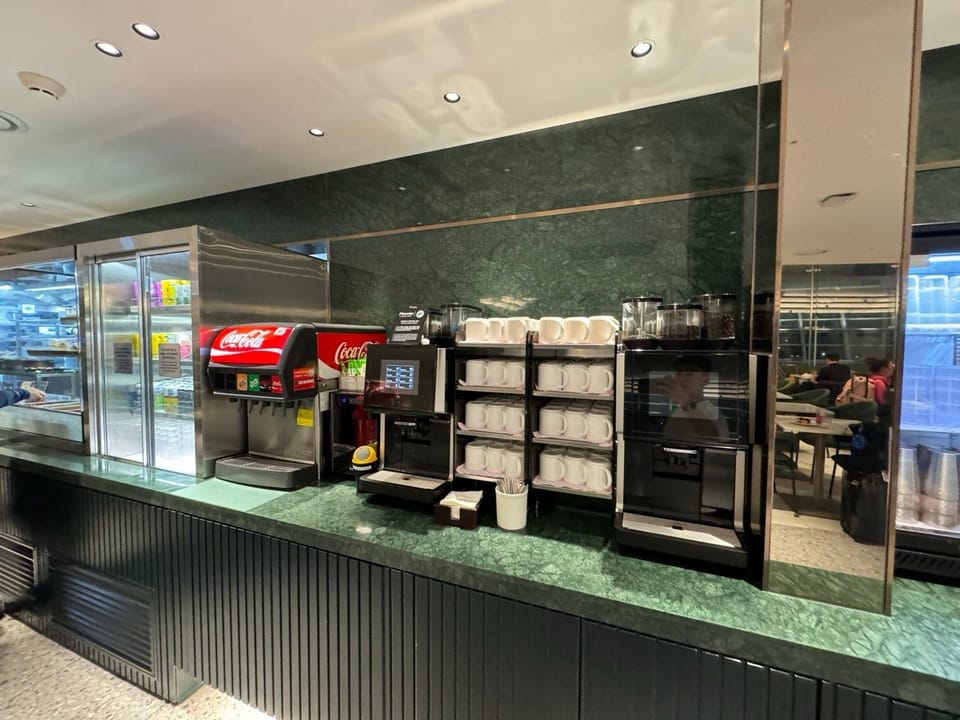 Matina Lounge (Terminal 1 East) – Seoul Incheon Airport (ICN), Terminal 1 – dining area