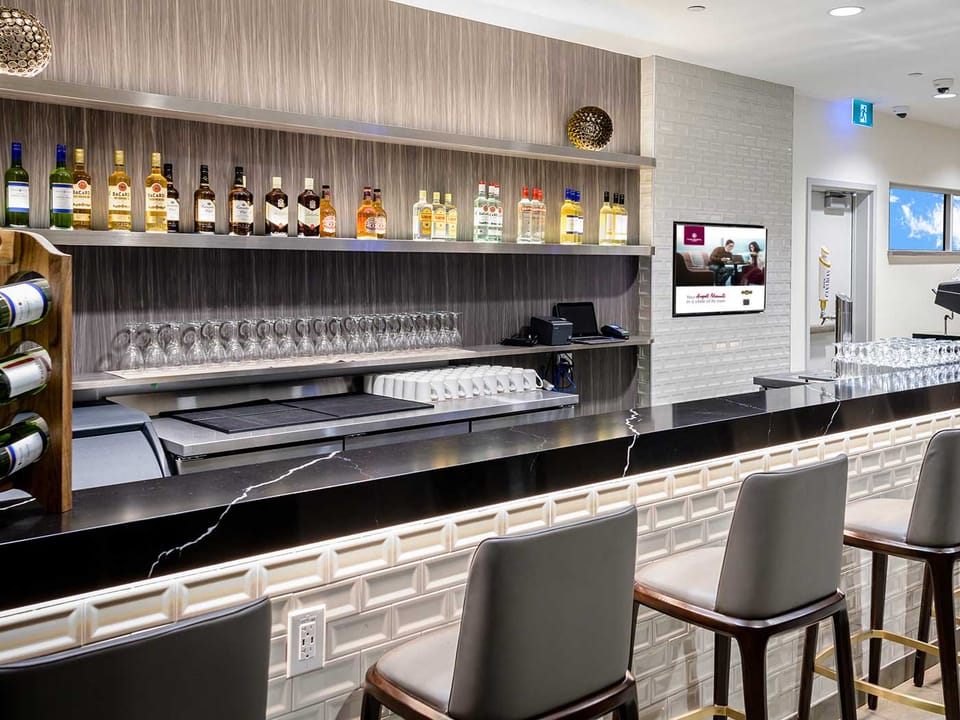 Plaza Premium Lounge (US Transborder, Terminal 1) – Toronto Pearson Airport (YYZ), Terminal 1 – bar