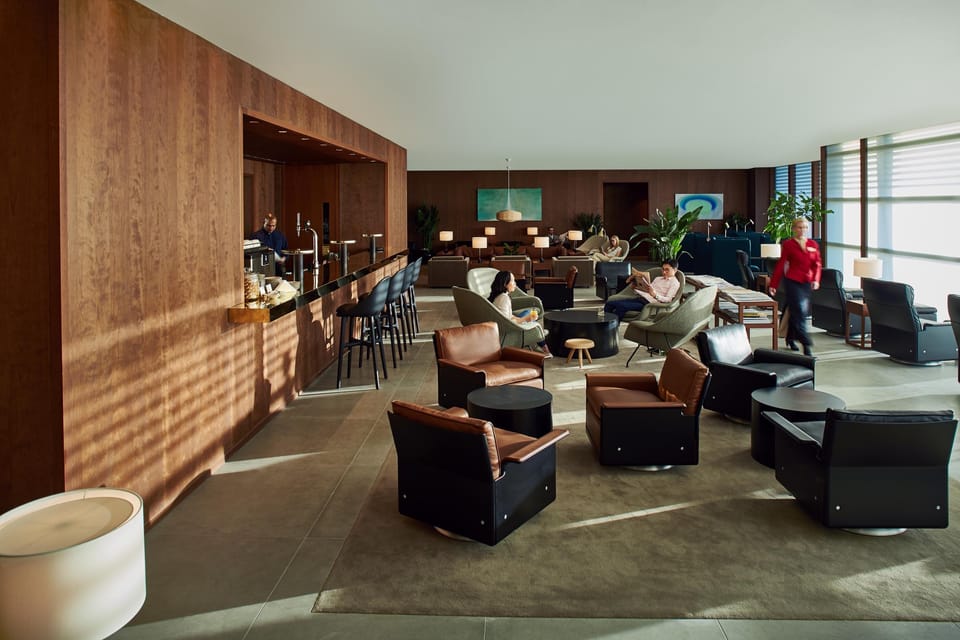 Cathay Pacific Business Class Lounge – Heathrow Airport (LHR), Terminal 3 – lounge interior