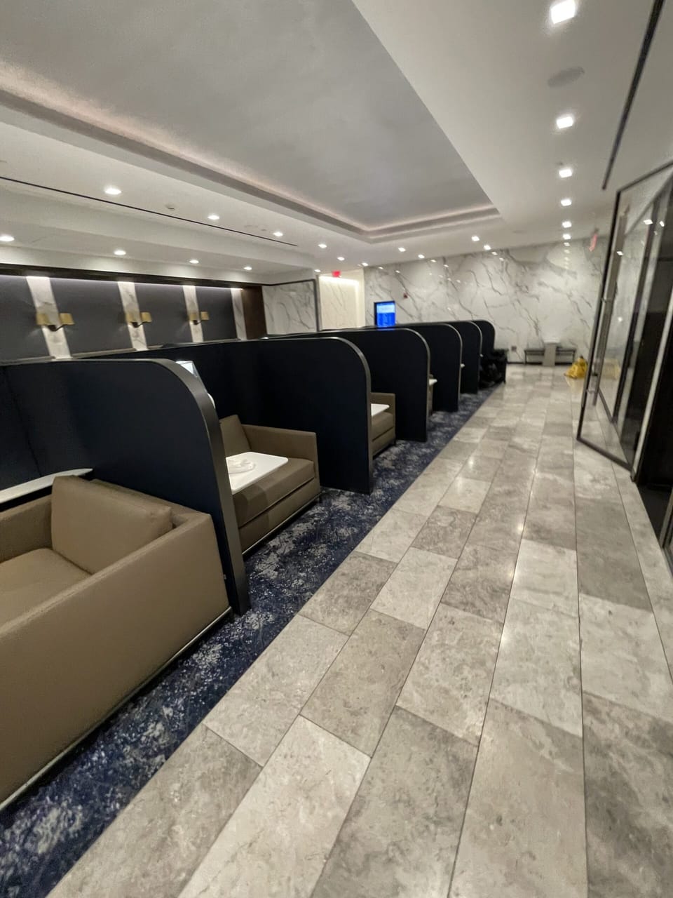 United Polaris Lounge – Washington Dulles Airport (IAD), Midfield Terminal Concourse C – seating area