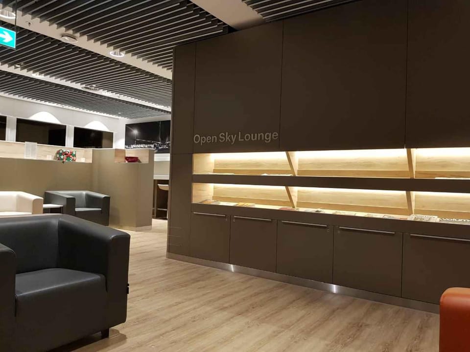 Open Sky Lounge – Düsseldorf Airport (DUS), Terminal C – lounge interior