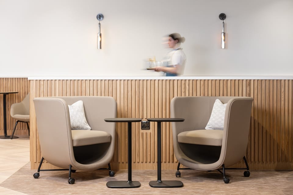 Escape Lounge – East Midlands (EMA), Main Terminal – seating area